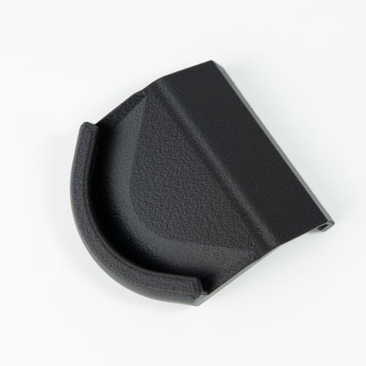 Magnetischer Siebträgerhalter für die De'Longhi Dedica in perspektivischer Ansicht, freigestellt auf Weiß